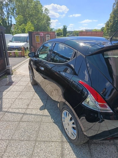 Lancia Ypsilon 1.2 69 CV 5 porte Gold (5)