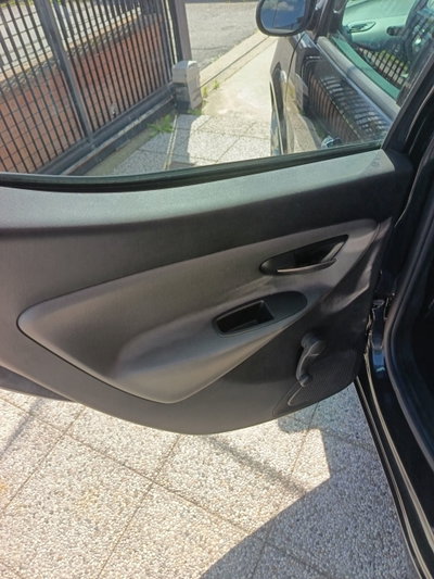 Lancia Ypsilon 1.2 69 CV 5 porte Gold (9)