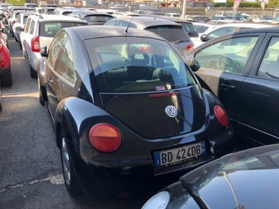 Volkswagen New Beetle 2.0 (6)