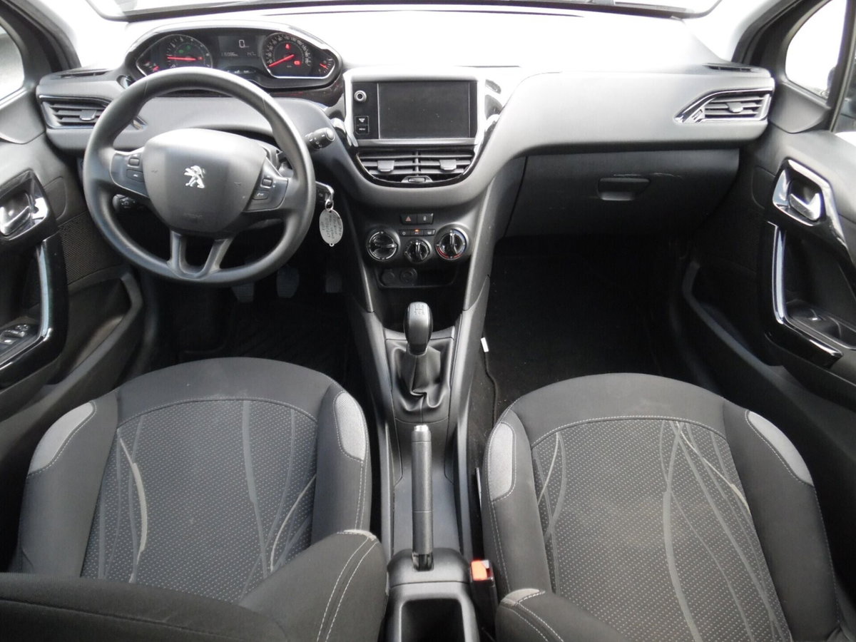 Peugeot 208 VTi 82 CV 3 porte Allure (11)