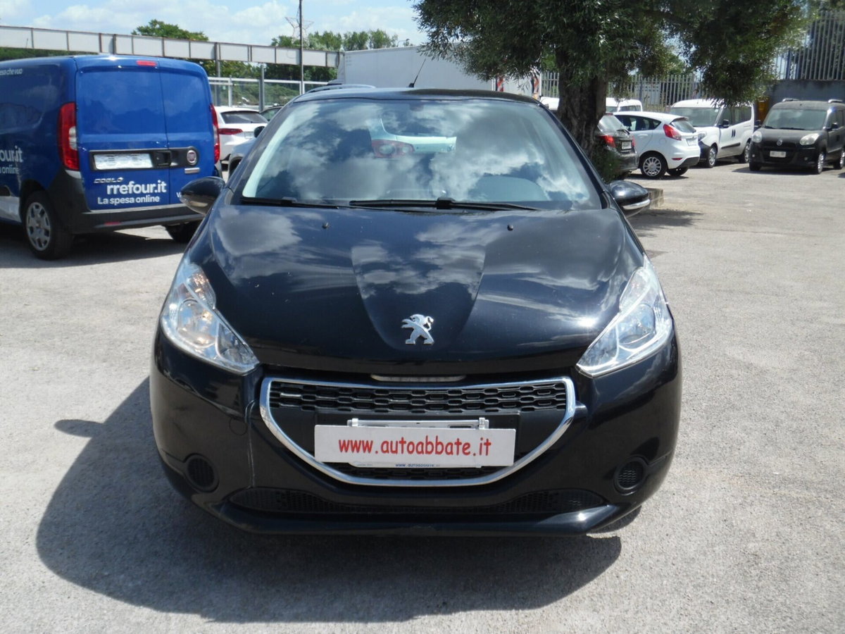 Peugeot 208 VTi 82 CV 3 porte Allure (2)