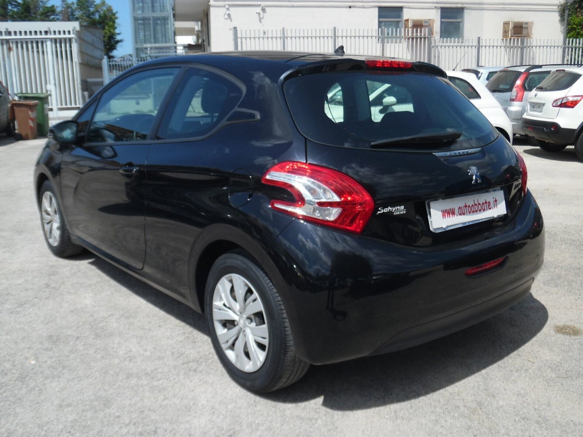 Peugeot 208 VTi 82 CV 3 porte Allure (5)