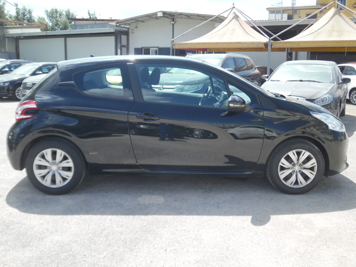 Peugeot 208 VTi 82 CV 3 porte Allure (8)
