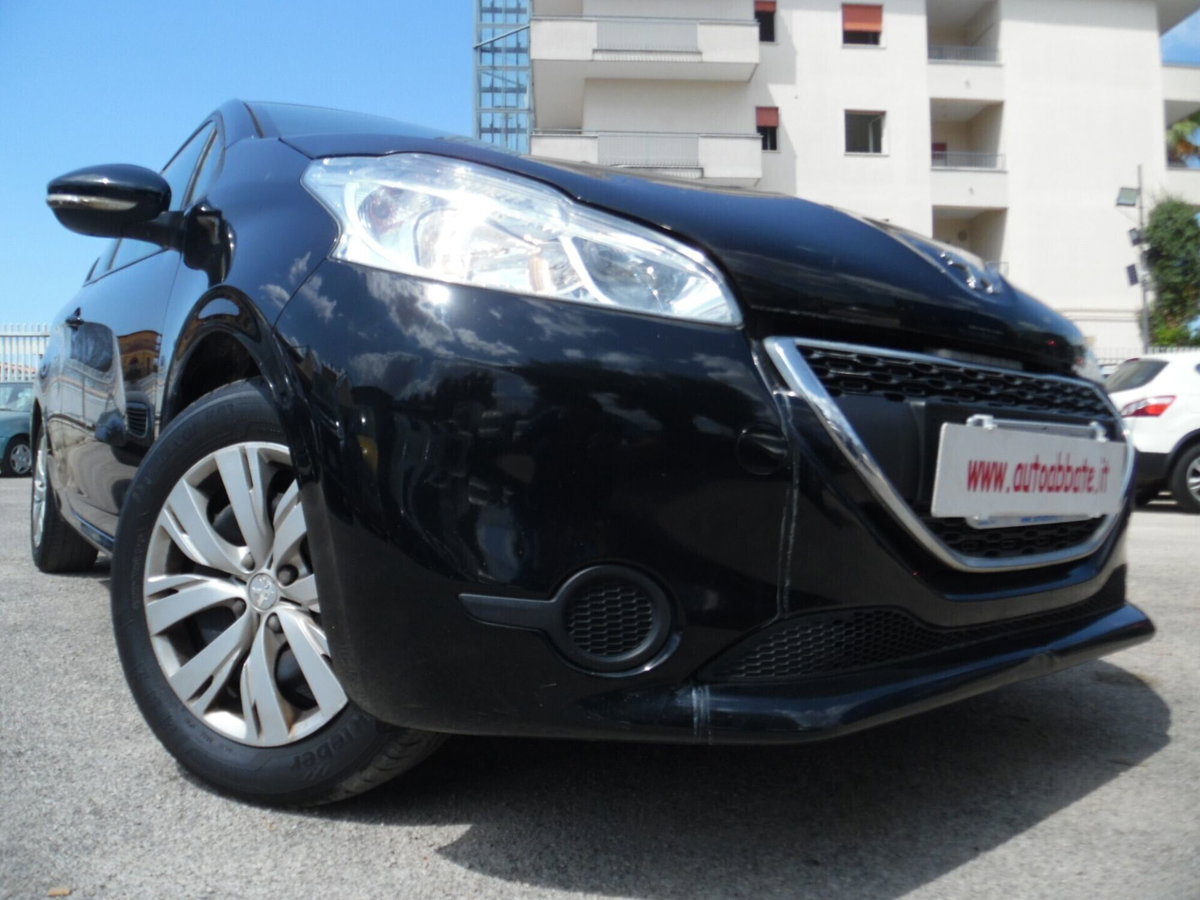 Peugeot 208 VTi 82 CV 3 porte Allure (9)
