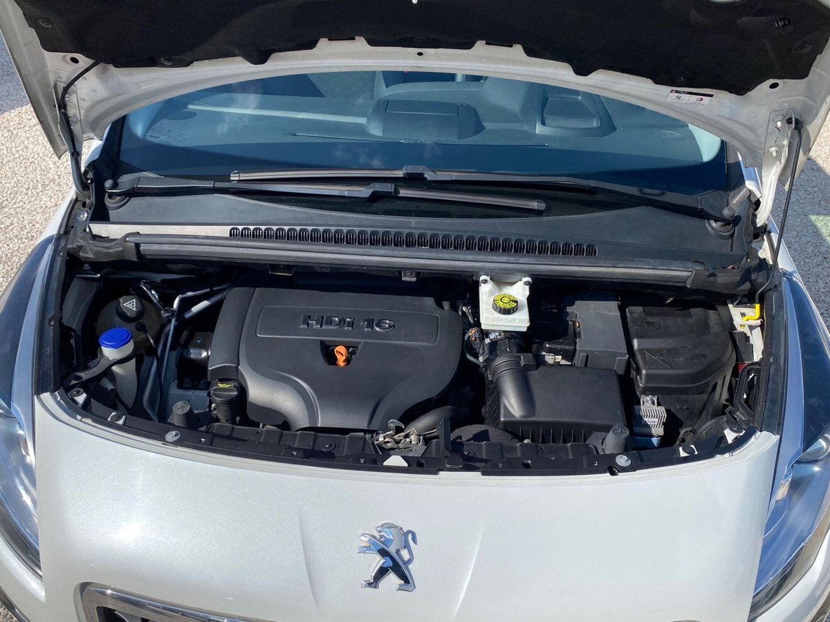 Peugeot 3008 2.0 HDi 163CV aut. Allure (9)