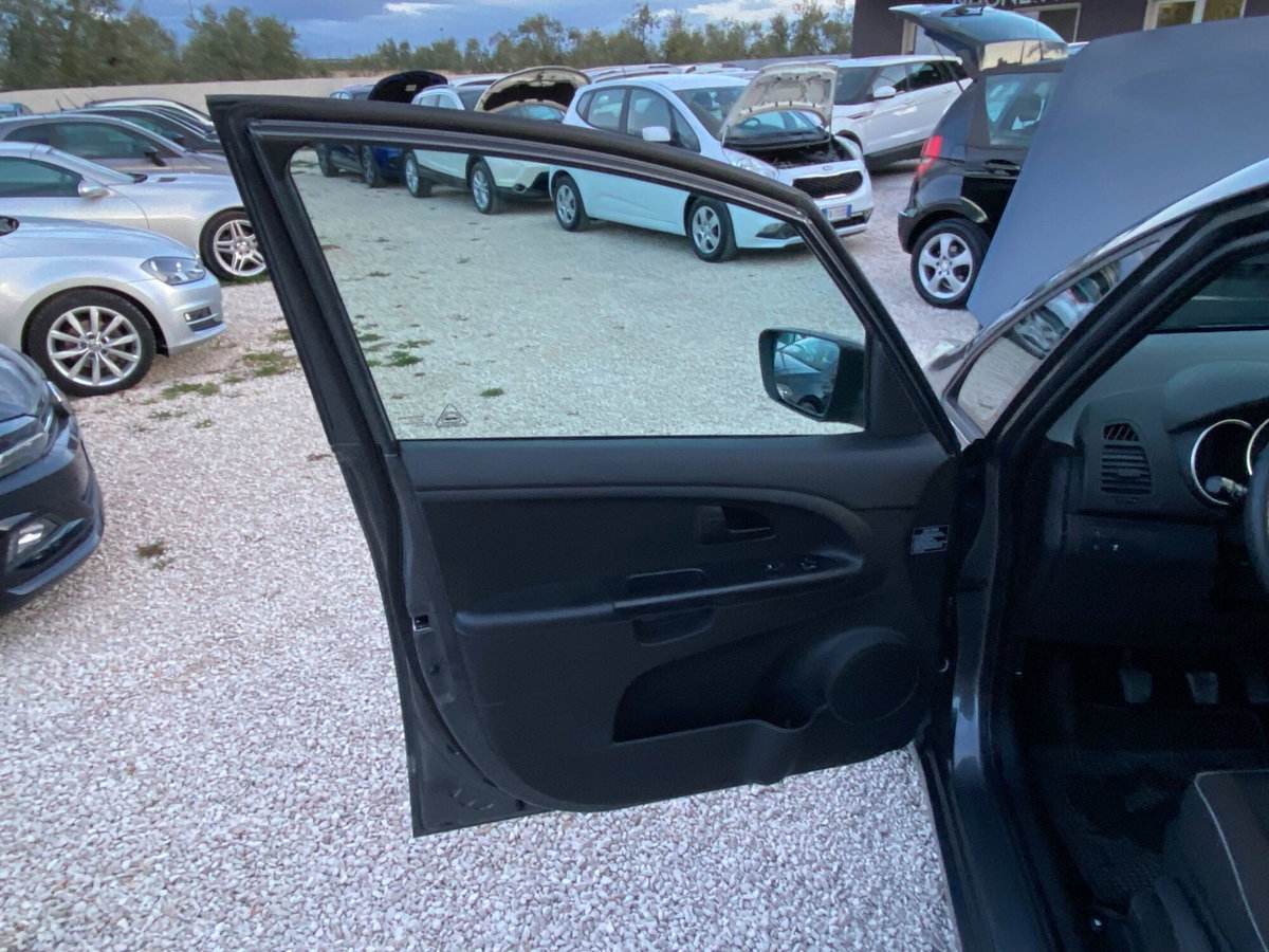 Kia Venga 1.4 CRDi 90CV WGT Fullsky (10)