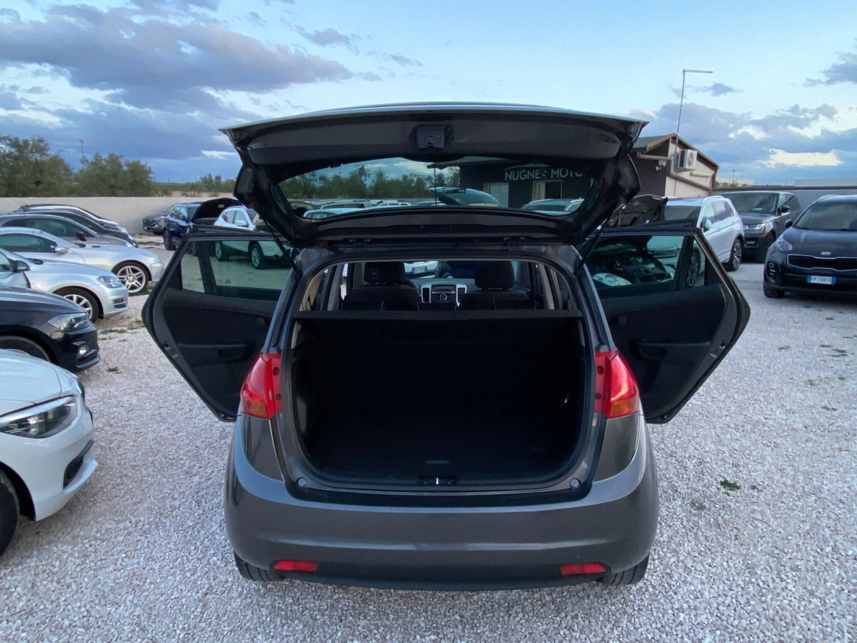 Kia Venga 1.4 CRDi 90CV WGT Fullsky (12)