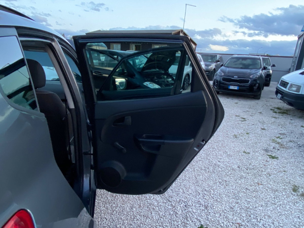 Kia Venga 1.4 CRDi 90CV WGT Fullsky (14)