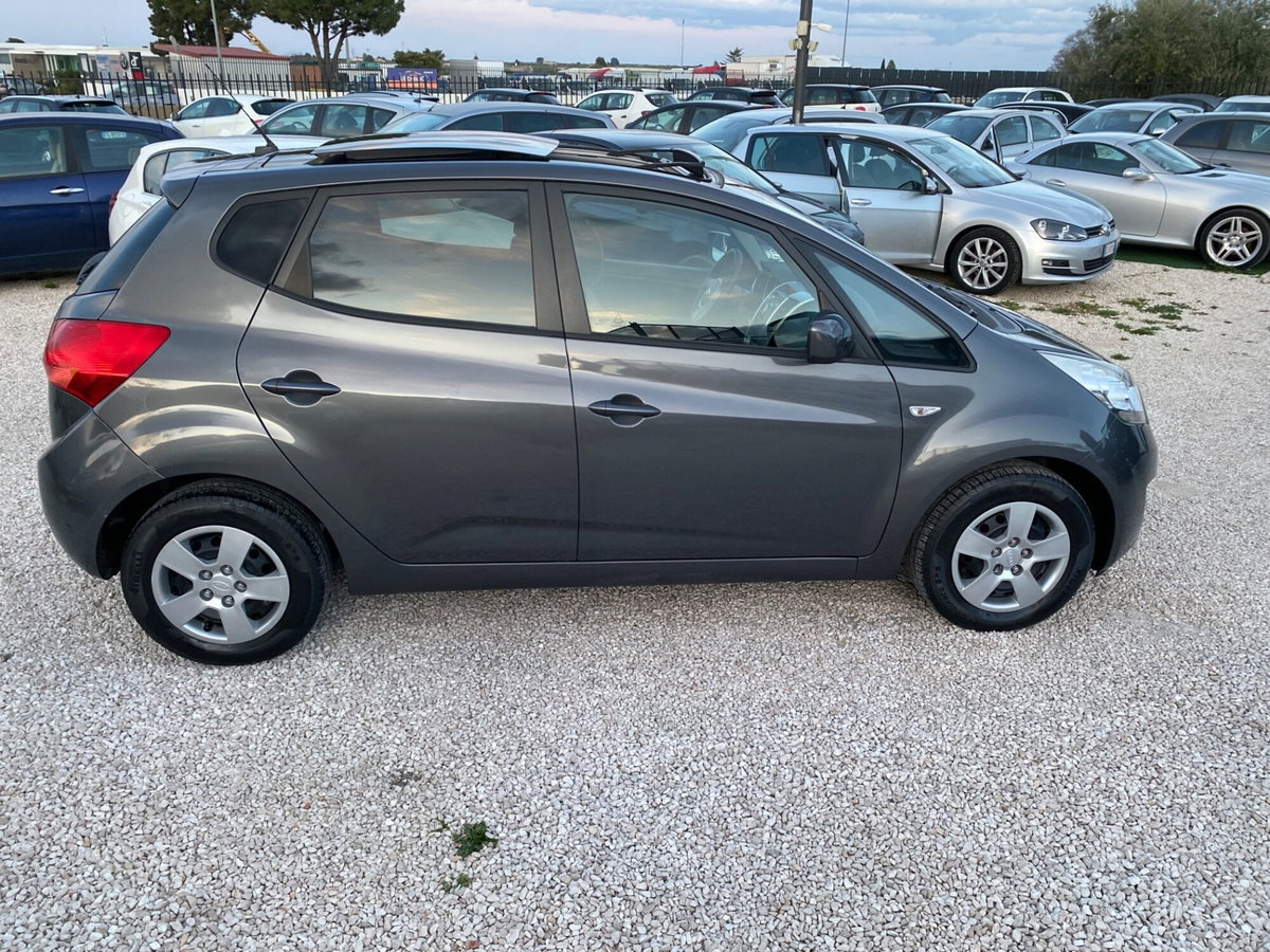 Kia Venga 1.4 CRDi 90CV WGT Fullsky (2)