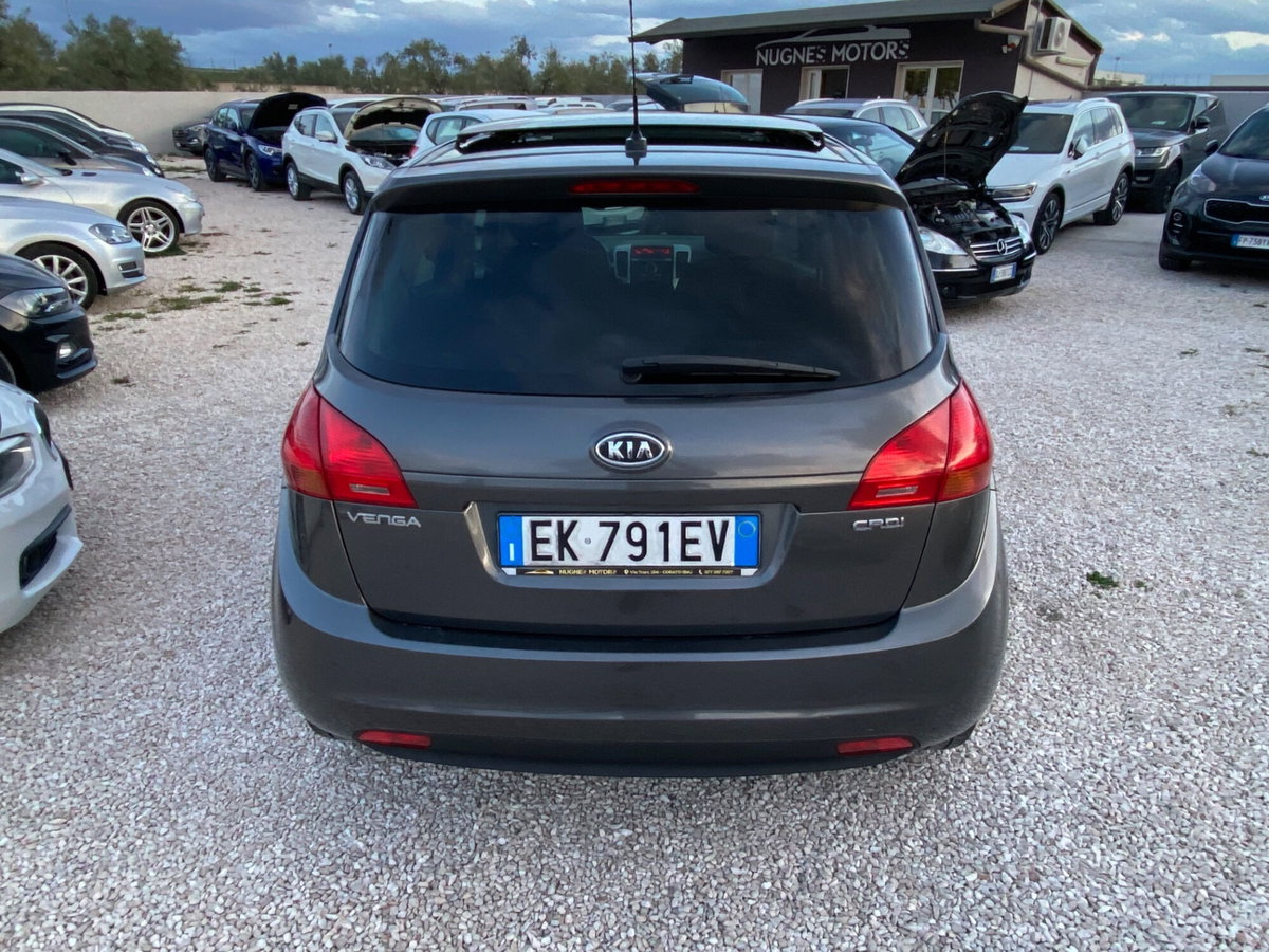 Kia Venga 1.4 CRDi 90CV WGT Fullsky (4)