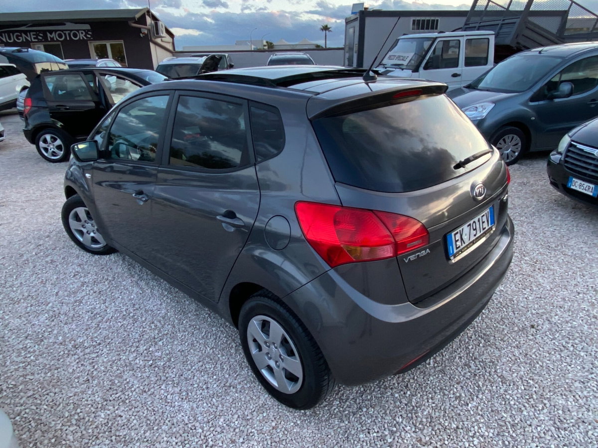 Kia Venga 1.4 CRDi 90CV WGT Fullsky (5)