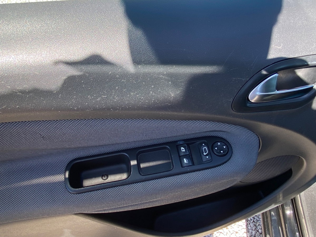 Citroen C3 Picasso 1.6 HDi 90 Exclusive Theatre (11)