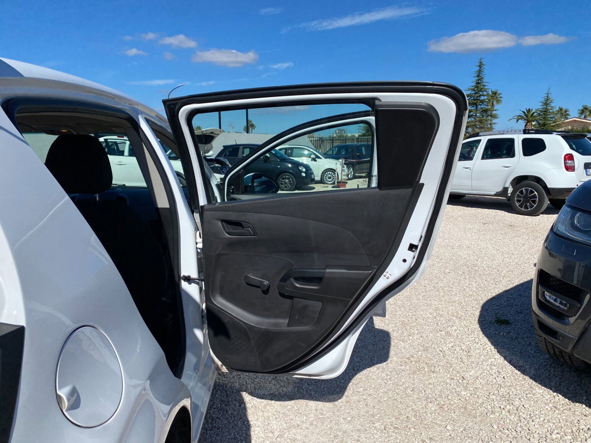 Chevrolet Aveo 1.2 86CV 5 porte LT (14)