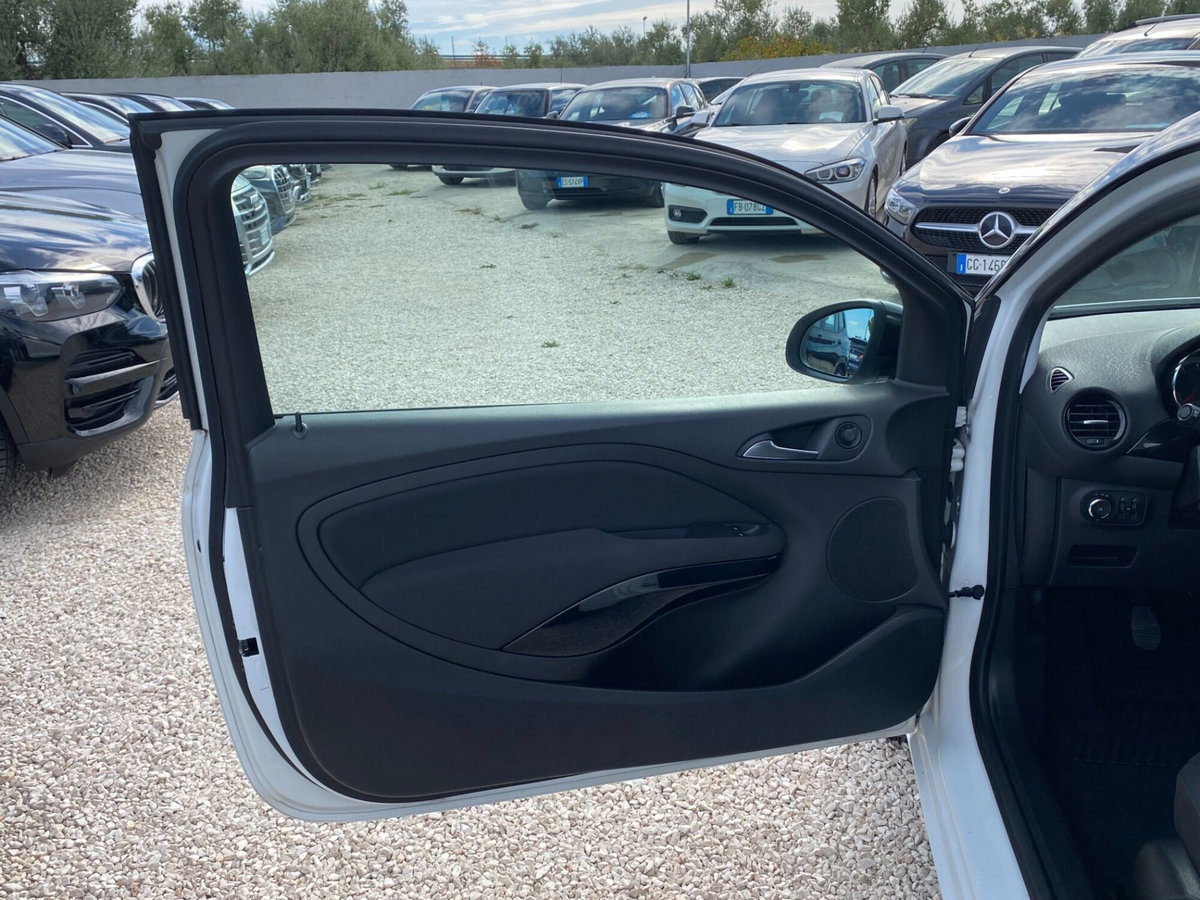 Opel Adam 1.2 70 CV Jam (11)
