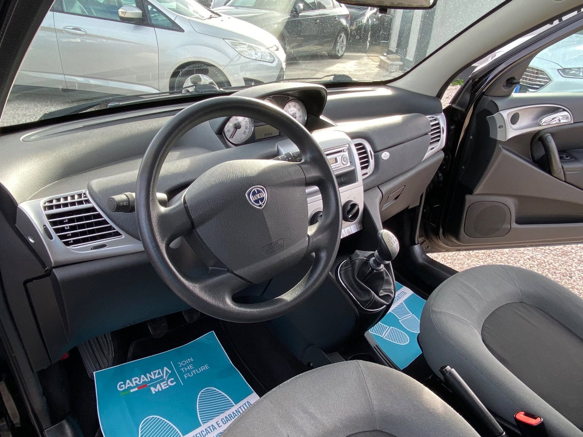 Lancia Ypsilon 1.2 Oro Giallo (17)