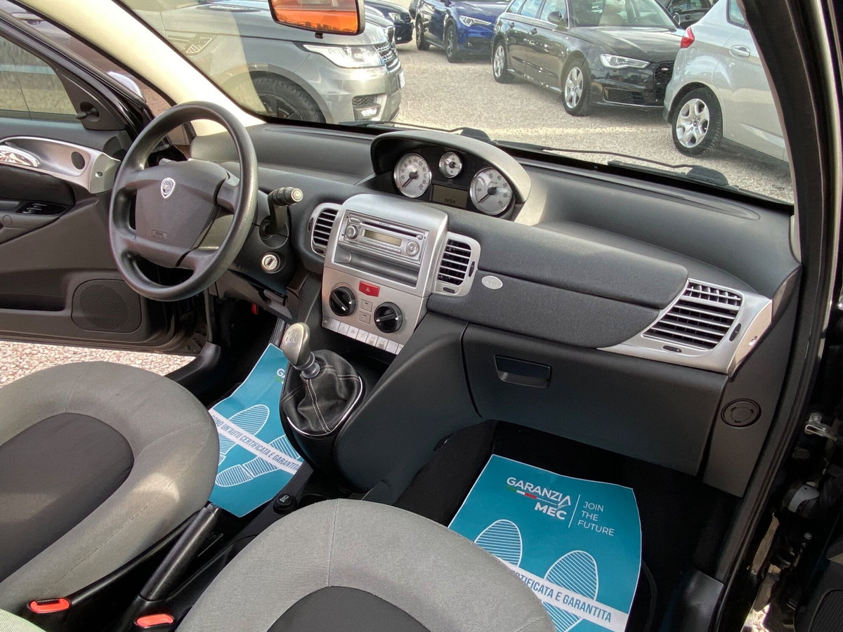 Lancia Ypsilon 1.2 Oro Giallo (18)