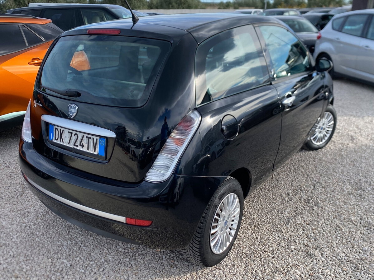 Lancia Ypsilon 1.2 Oro Giallo (3)