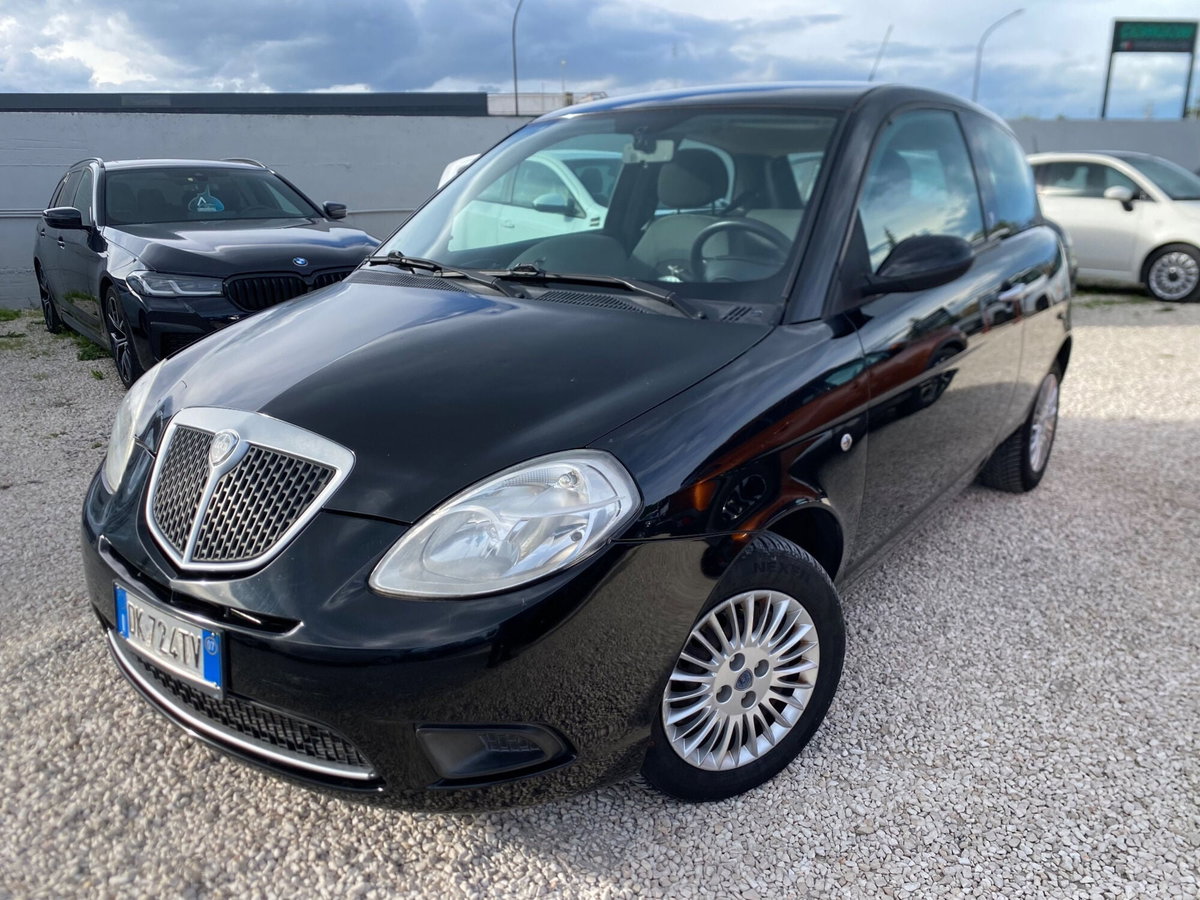 Lancia Ypsilon 1.2 Oro Giallo (7)