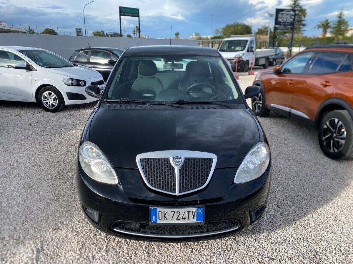Lancia Ypsilon 1.2 Oro Giallo (8)