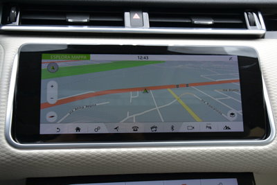 Land Rover Range Rover Velar 2.0D I4 180 CV (8)