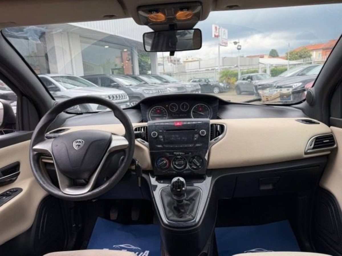 Lancia Ypsilon 0.9 TwinAir 85 CV 5 porte Metano Ecochic Gold (11)