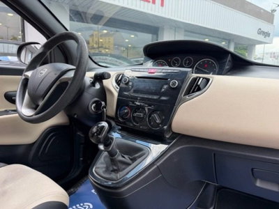 Lancia Ypsilon 0.9 TwinAir 85 CV 5 porte Metano Ecochic Gold (13)