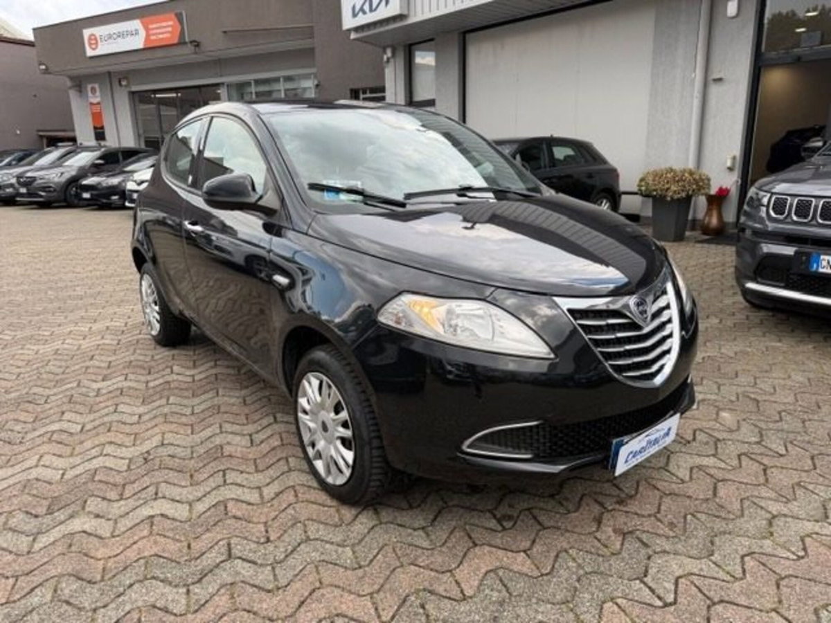 Lancia Ypsilon 0.9 TwinAir 85 CV 5 porte Metano Ecochic Gold (3)