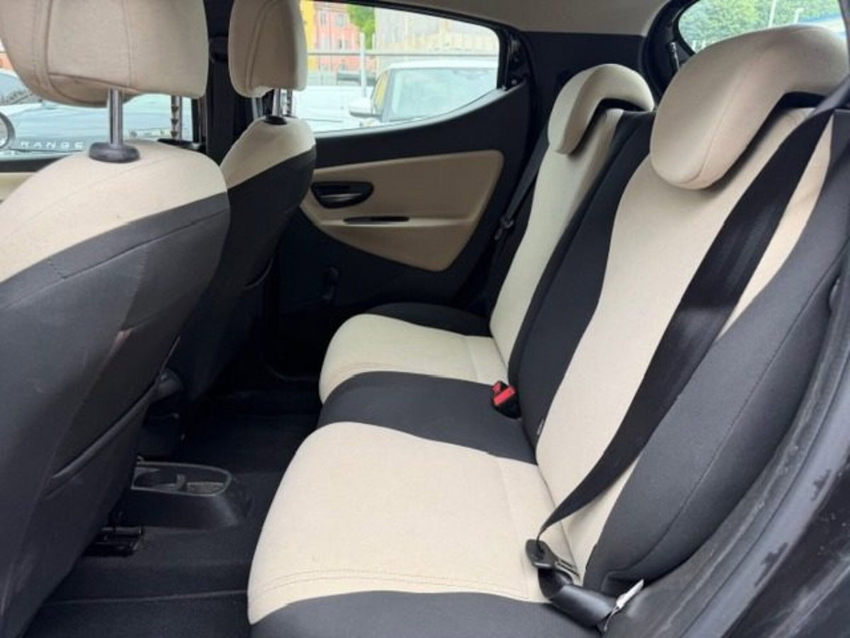 Lancia Ypsilon 0.9 TwinAir 85 CV 5 porte Metano Ecochic Gold (7)