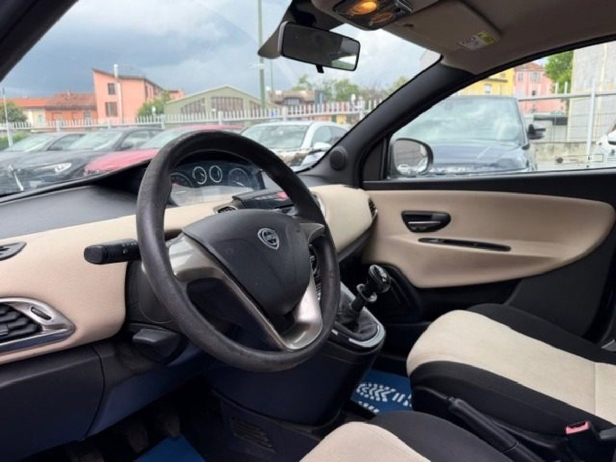 Lancia Ypsilon 0.9 TwinAir 85 CV 5 porte Metano Ecochic Gold (8)