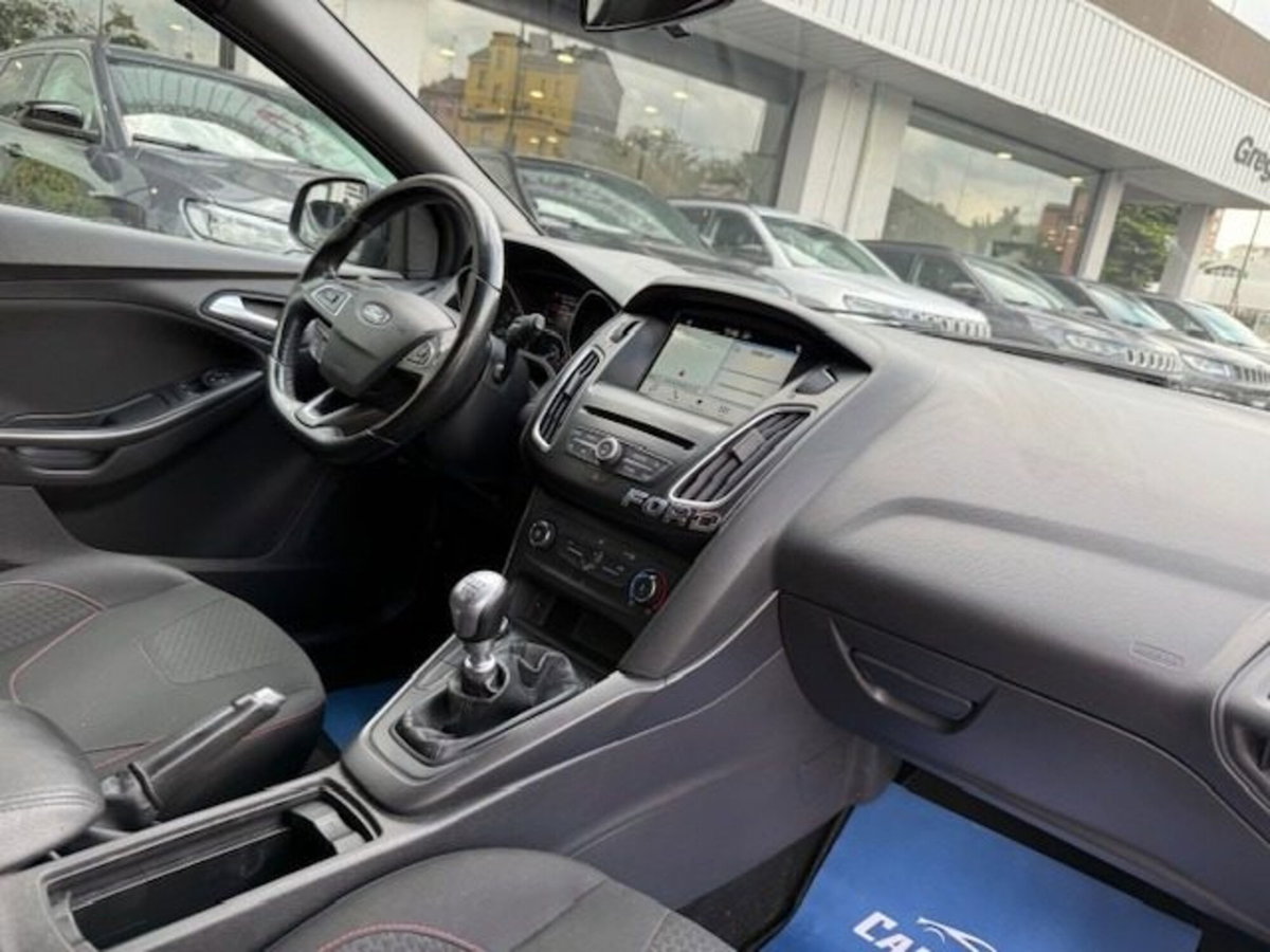Ford Focus 1.0 EcoBoost 125 CV Start&Stop ST Line (10)