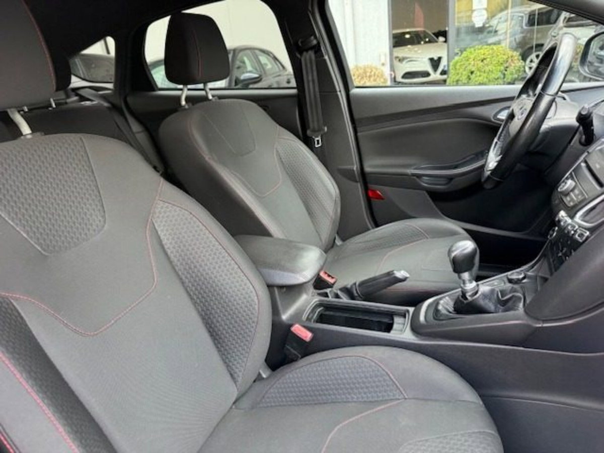 Ford Focus 1.0 EcoBoost 125 CV Start&Stop ST Line (9)
