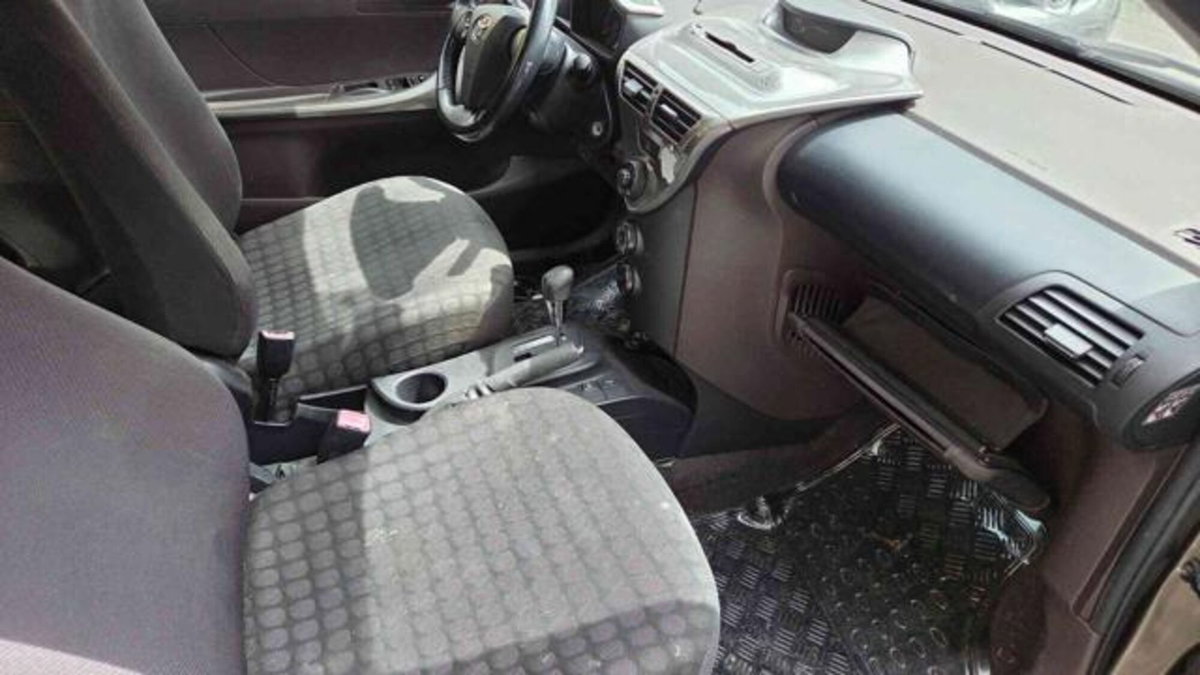 Toyota iQ 1.0 Sol (10)