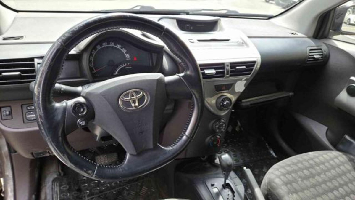 Toyota iQ 1.0 Sol (7)