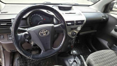 Toyota iQ 1.0 Sol (7)