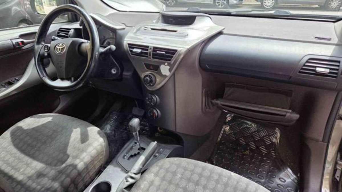 Toyota iQ 1.0 Sol (8)