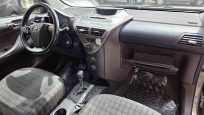 Toyota iQ 1.0 Sol (8)
