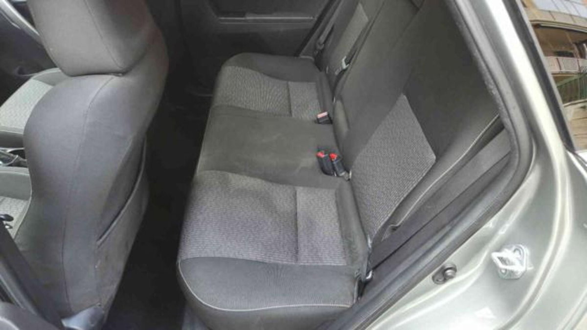 Toyota Auris Station Wagon 1.8 Hybrid Lounge (11)