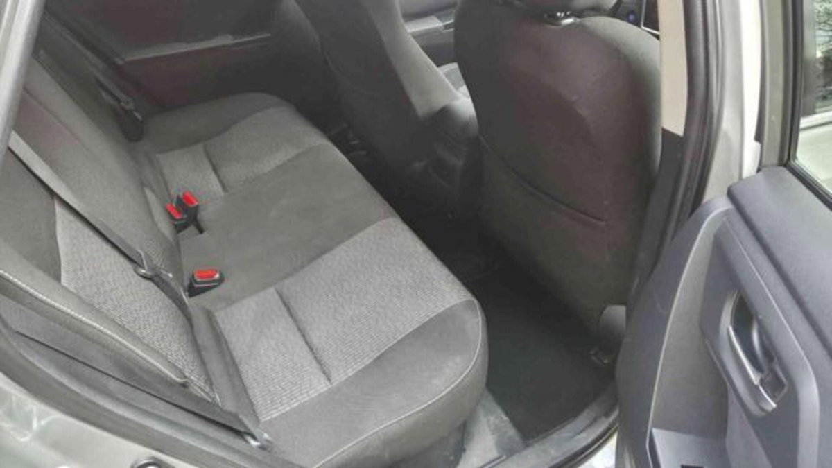 Toyota Auris Station Wagon 1.8 Hybrid Lounge (12)