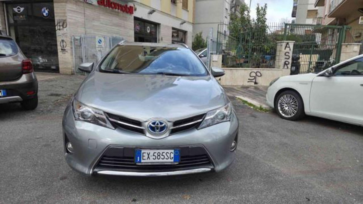 Toyota Auris Station Wagon 1.8 Hybrid Lounge (2)