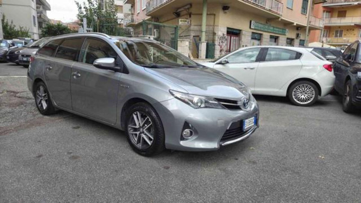Toyota Auris Station Wagon 1.8 Hybrid Lounge (3)