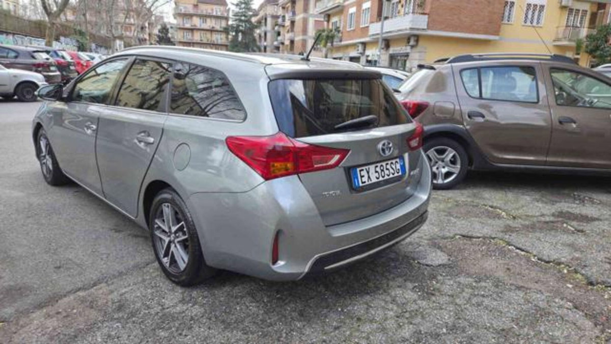 Toyota Auris Station Wagon 1.8 Hybrid Lounge (5)