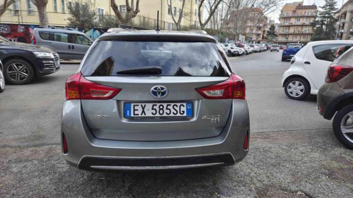 Toyota Auris Station Wagon 1.8 Hybrid Lounge (6)