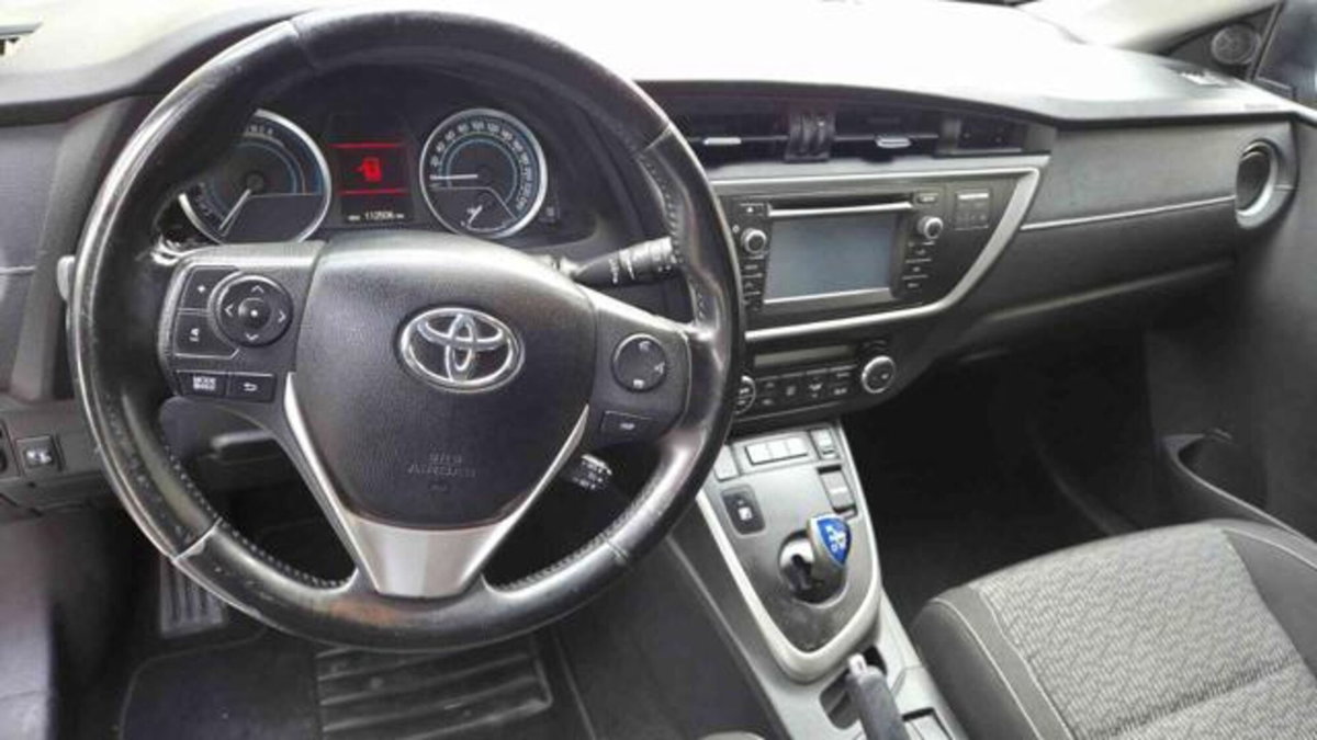 Toyota Auris Station Wagon 1.8 Hybrid Lounge (7)