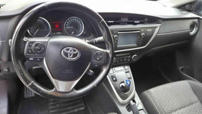 Toyota Auris Station Wagon 1.8 Hybrid Lounge (7)