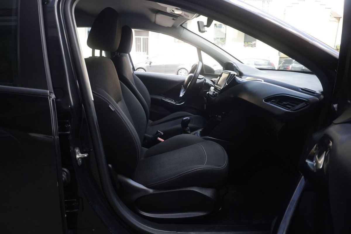 Peugeot 208 82 5 porte Allure (10)