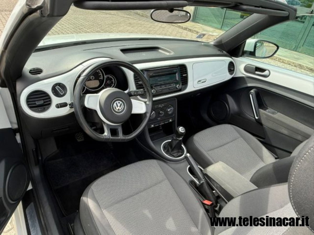 Volkswagen Maggiolino Cabrio 1.6 TDI Design (16)