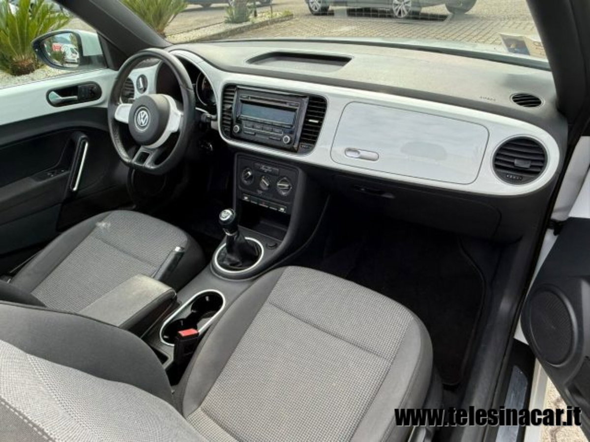 Volkswagen Maggiolino Cabrio 1.6 TDI Design (17)