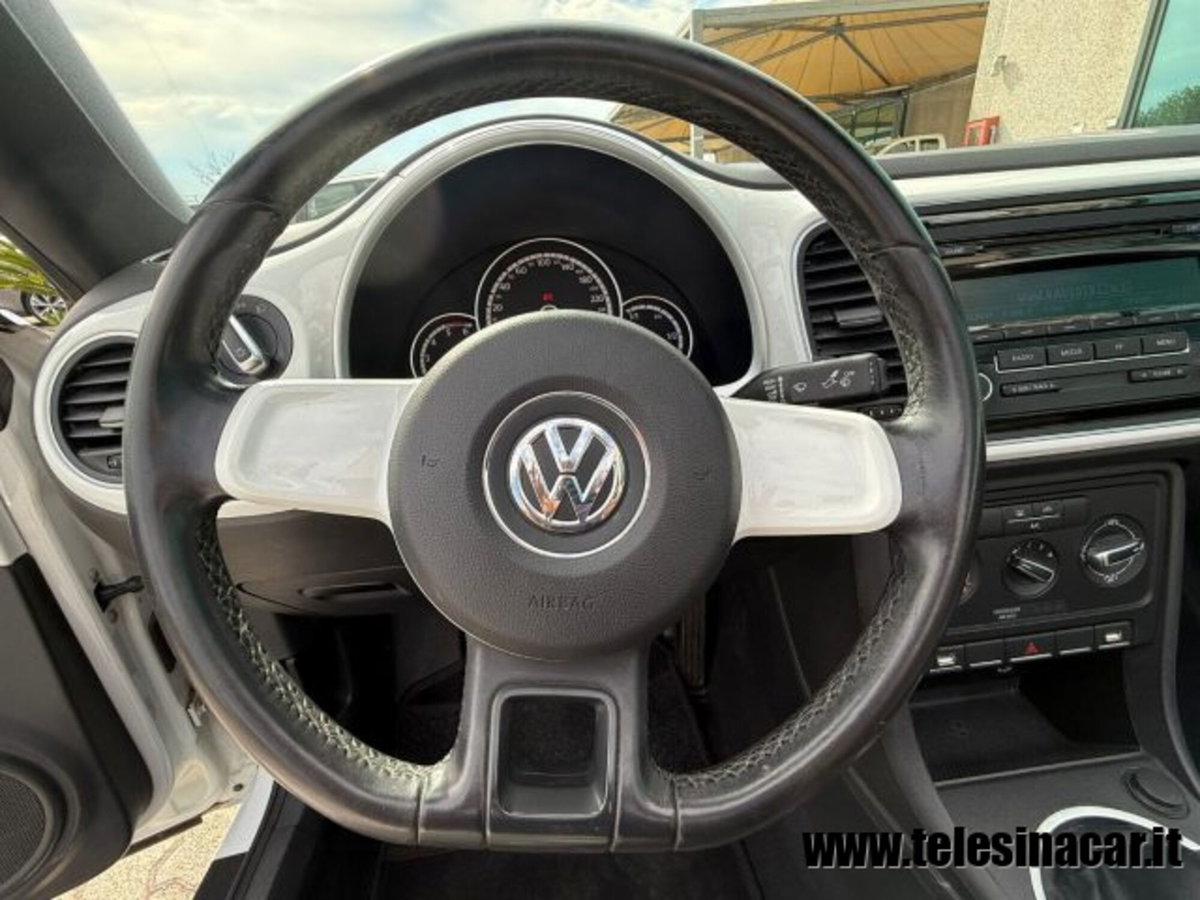 Volkswagen Maggiolino Cabrio 1.6 TDI Design (18)