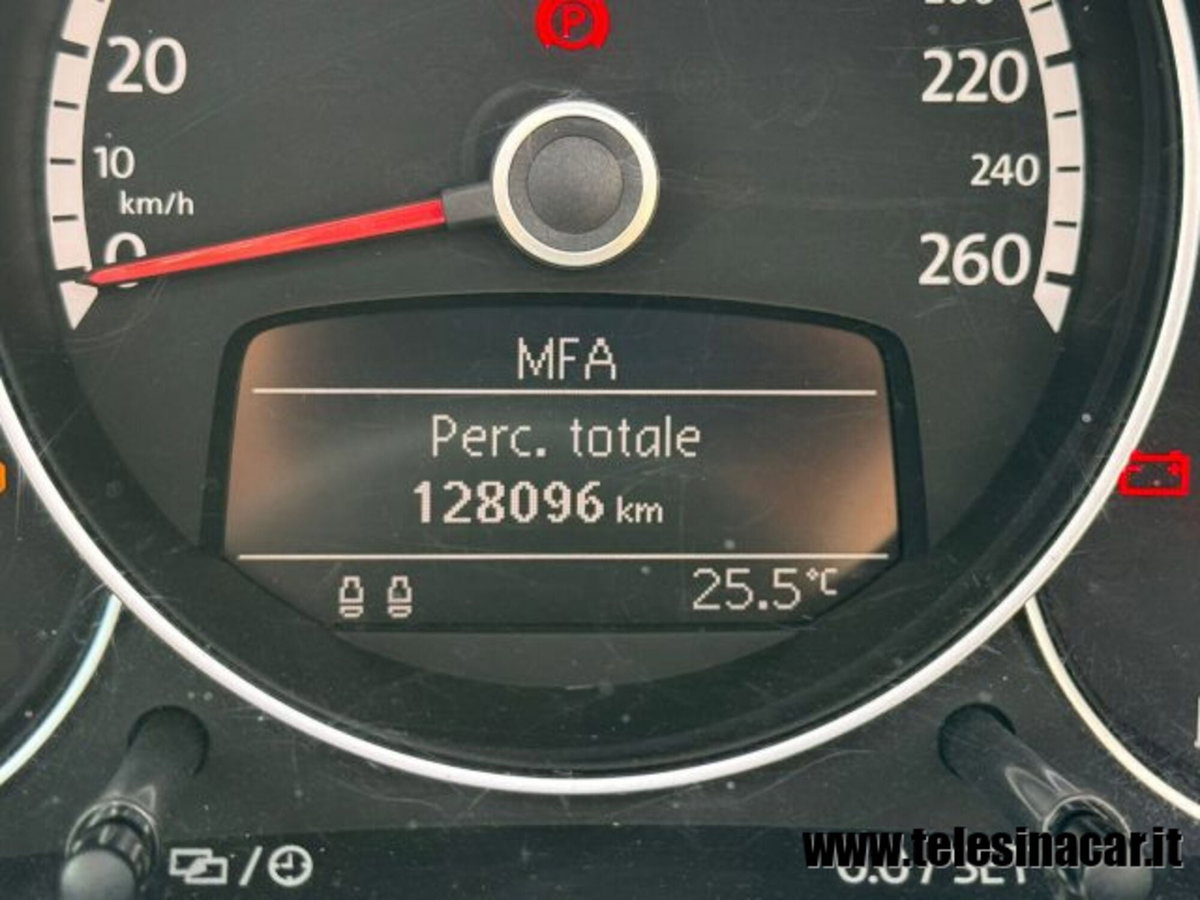 Volkswagen Maggiolino Cabrio 1.6 TDI Design (19)