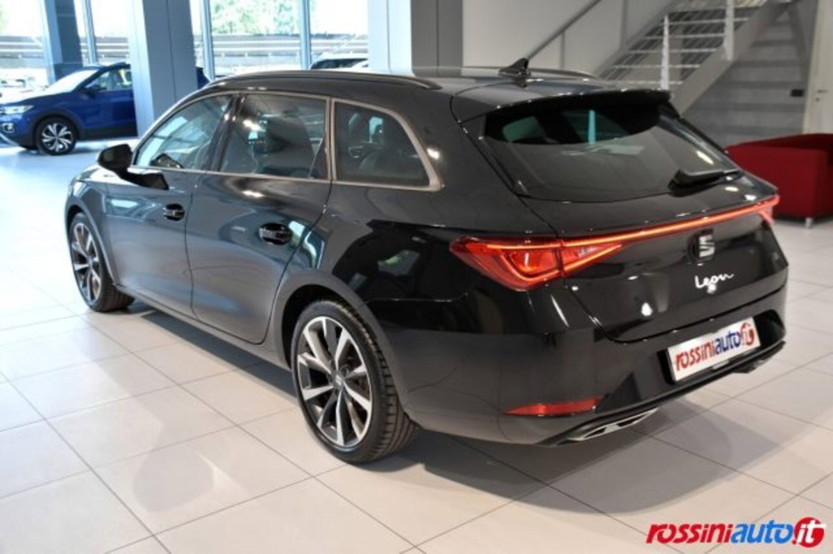 SEAT Leon ST Sportstourer 2.0 TDI 150 CV 4Drive DSG FR (3)